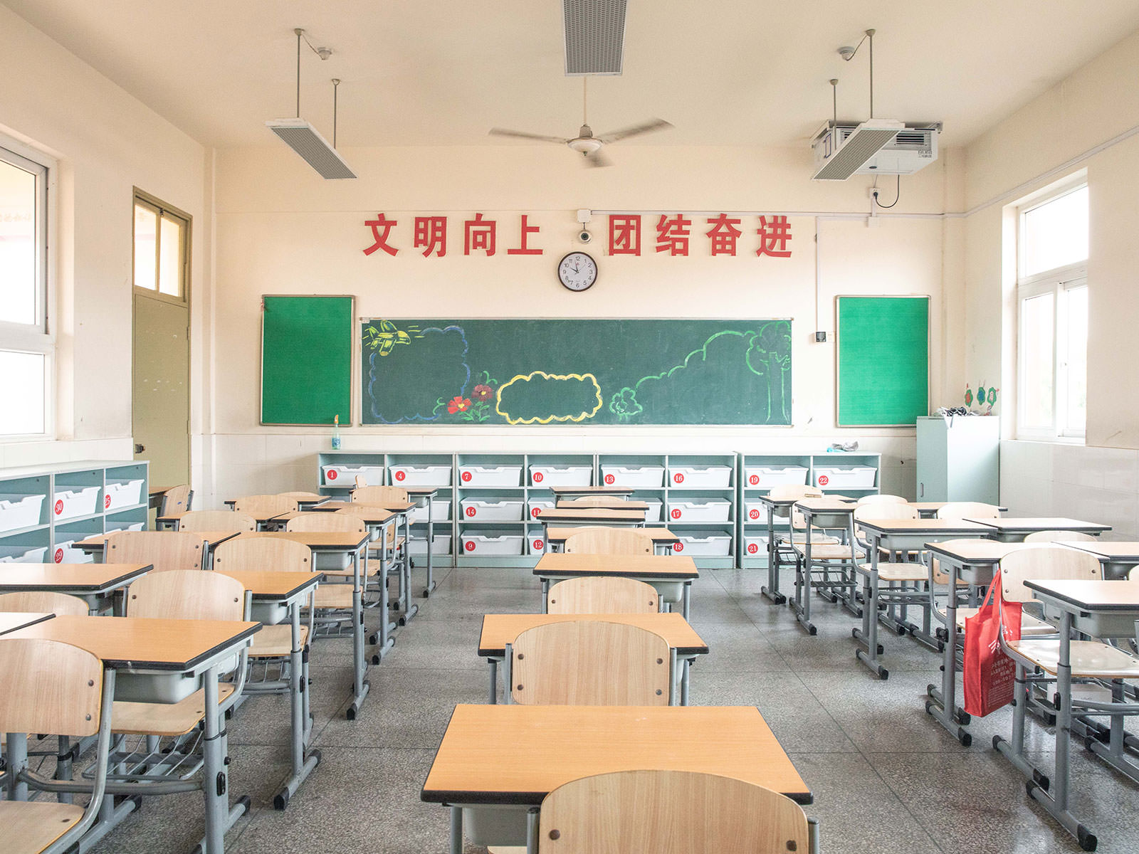 PL EE護眼教室燈應用(yòng)效果展示